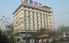 Super 8 Xi'an Big Wild Goose Pagoda Hotel